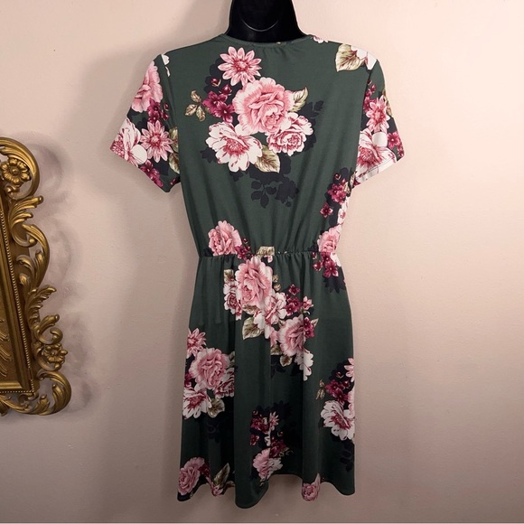 Small Love Fast Live Hard Dress Short Sleeve Green Floral Print Stretch - Picture 5 of 13